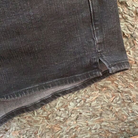 EXCELLENT CONDITION WOMEN’S SIZE 6 AMERICAN EAGLE HI-RISE SHORTIE BLACK SHORTS - Picture 6 of 7